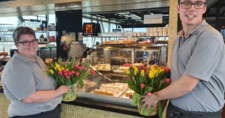 Blumen zum Valentinstag in der Panoramabar